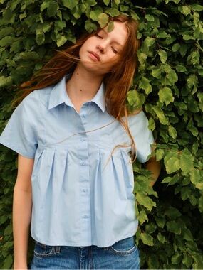 H&M Divided Light Blue Collared Button-Up Top